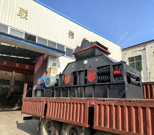1208型單臺半自動液壓對輥制砂機發貨圖片